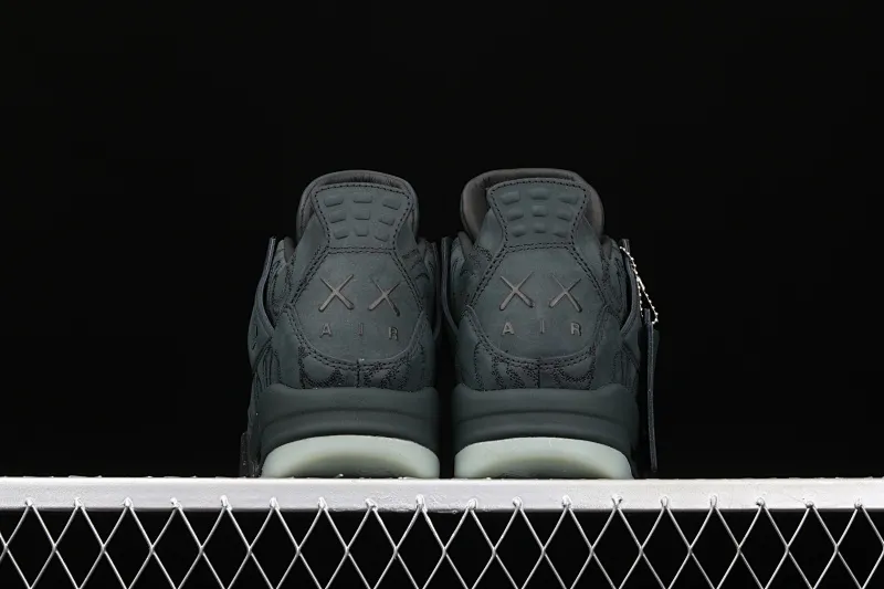 All categories Air Jordan Jordan series basketball shoes Air Jordan 4 Pure original Kaws x Air Jordan 4 Black AJ4 black suede luminous limited edition 930155-001